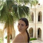 Soy una estudiante universitaria que busca dar clases de inglés a niños o adolescentes. 