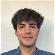 Estudiante universitario da clases de inglés a alumnos de primaria, secundaria y bachillerato