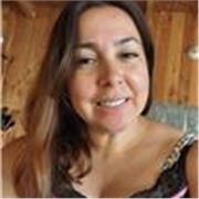 Profesora básica con mención en ciencias, magister en currículum y evaluación, diplomado en neurociencias