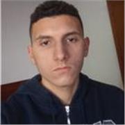 Sono un insegnante di inglese che manifesta motivazione e la trasmette ai propri studenti, con molta forza di volontà e passione!