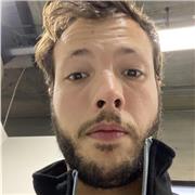 Laureato in chimica industriale impartisce lezioni a studenti delle scuole superiori