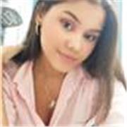 Profesora colombiana ofrece clases de ciencias sociales y humanidades