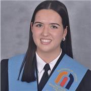 Soy una estudiante de cuarto curso de educación primaria bilingüe especializada en inglés y además cuento con un nivel C1.