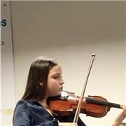 Profesora de violin para niños pequeños presencial y online