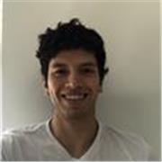 Estudiante universitario de física con conocimientos en matemáticas e inglés