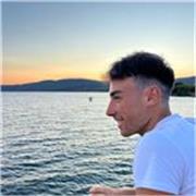 Insegnante di materie scientifiche, (matematica, fisica, chimica, biologia), sono un laureando in fisica alla Sapienza di Roma