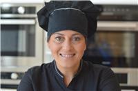 Docente di cucina impartisce lezioni di cucina di base ed avanzata