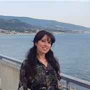 Tutor seria e competente con 14 anni di esperienza, impartisce a Napoli lezioni private a bambini e ragazzi di scuole medie.