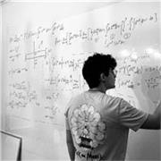 Studente di Fisica presso l'Università degli Studi di Trieste, offre lezioni di fisica da remoto