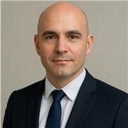 Psicólogo y docente de Lengua y Literatura, Historia, Sociología, Psicología y Filosofía.