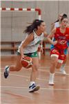 Chica de 20 años jugadora de baloncesto federada, ofrece clases de baloncesto tanto a niños, adolescentes, adultos