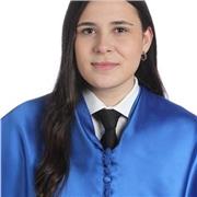 Graduada en física, imparto clases de matemáticas, física y química para todas las edades: primaria, ESO, bachillerato/PAU, CF…