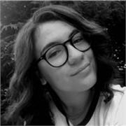Studentessa universitaria diplomata in liceo scientifico