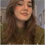 Filóloga inglesa y francesa con formación en didáctica orientada en la enseñanza, y formación en lengua castellana y literatura.