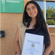 Graduada en Bioquímica, con conocimientos generales de matemáticas y física y específicos de biología y química.