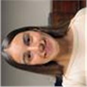 Profesora de inglés imparte clases a niños y adolescentes de todas las edades