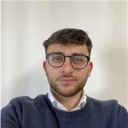 Laureato Magistrale in Ing. Meccanica a Roma, sono un madrelingua inglese avendo viaggiato sin da bambino per tutto il mondo. Infatti, So parlare anche spagnolo e francese appresi in Africa e Latino America