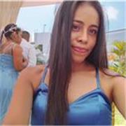 Profesora imparte clases online a personas de todas las edades