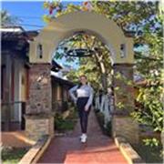 Maestra de primaria con conocimientos básicos de varias asignaturas