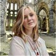 Étudiante en licence, je possède une expérience en soutien scolaire et un réel goût pour la transmission des connaissances.