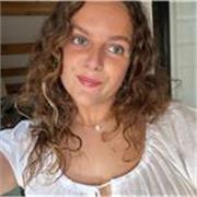 Estudiante de Filología Inglesa con experiencia como tutora particular a estudiantes de nivel ESO y Bachillerato.