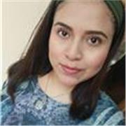 Profesora de computación imparte clases a niños de todas las edades