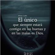 Profesora de manualidades para niños pequeños