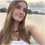 Soy Nuria, tengo 19 años y soy estudiante de medicina. Imparto clases de cualqueir asignatura a niños de primaria a la ESO