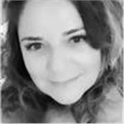 Sou professora de História e Artes e ensino você a falar português através da cultura, das cores e da alma do Brasil