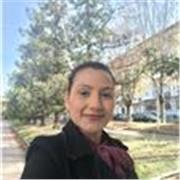 Profesora de apoyo escolar especializado en matemáticas para niños y adolescentes de forma online