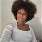 Étudiante en L3, je donne des cours et aide les plus jeunes pour leurs devoirs 