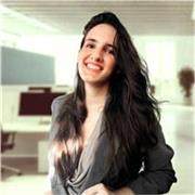 Arquitecta docente especializada en dibujo técnico con AutoCAD. Metodología práctica para estudiantes y profesionales.