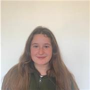 Graduada en biotecnología, con perfectos conocimientos sobre biología, matemáticas y química