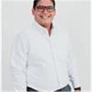 Maestro de canto, con experiencia en clases de música con niños, jóvenes y adultos