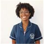 Maestra de apoyo escolar formándose como normalista superior