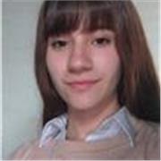 Profesor de inglws imparte clases a niños de todas las edades