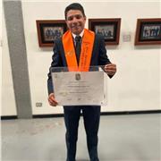 Docente de educación fisica con conocimientos en deportes