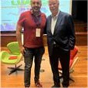 Pasión por la educación, capacidad de liderazgo gran motivador.