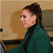 Italian, English and Spanish teacher, translator and interpreter.