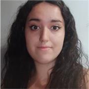 Estudiante joven de segundo curso ingeniería química