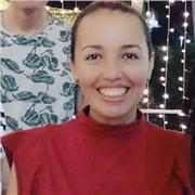 Docente de matemáticas e informática imparte clases a niños