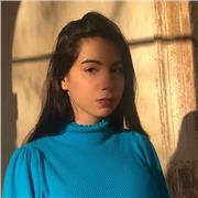 Sono una ragazza italiana madrelingua con una buona conoscenza della lingua inglese. Sono disponibile a dare lezioni di italiano a qualunque livello.
