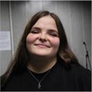 Soy una chica estudiante del bachillerato escénico, y me gustaría dar clases de canto a niños y niñas que les gustaría aprender.