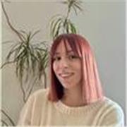 Profesora de psicología especializada en neuropsicología, neurodesarrollo y dificultades de aprendizaje