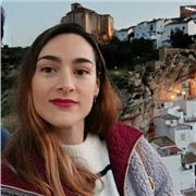 Profesora titulada en Bellas Artes, con Máster en Artes visuales y Educación. Doy clases de montaje audiovisual, pintura y dibujo.