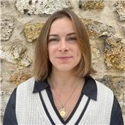 Étudiante niveau master 2 en droit pénal et procédure pénale, major de promotion. Grand attrait pour l’apprentissage de cette matière, pédagogue