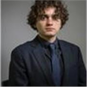 Professeur d’anglais pour adultes et adolescents, diplômé de Warwick Business School, expert en préparation aux examens Cambridge.