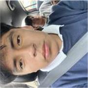 Profesor de matemática que imparte clases a distancia a niños, adolescentes y jóvenes universitarios