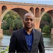 Cours de droit aux étudiants niveaux licence-master avec un docteur en droit public