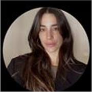 Me defino como una profesora cercana, dinámica y muy organizada.